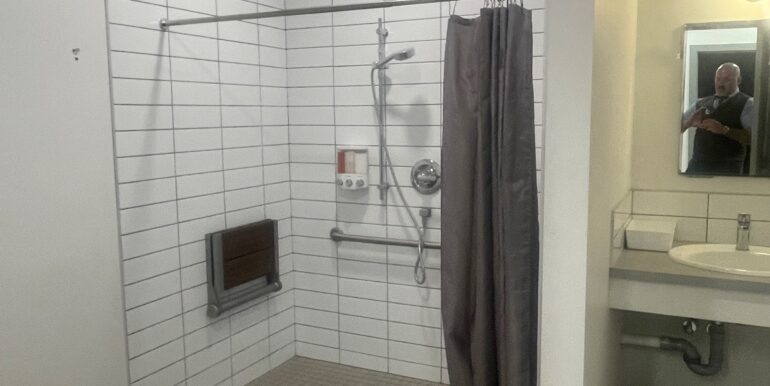 10049-image-bathroom3